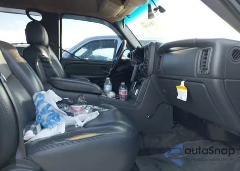 2003 Chevrolet Avalanche 1500 из США, поврежденный, VIN 3GNEC13T13G309461